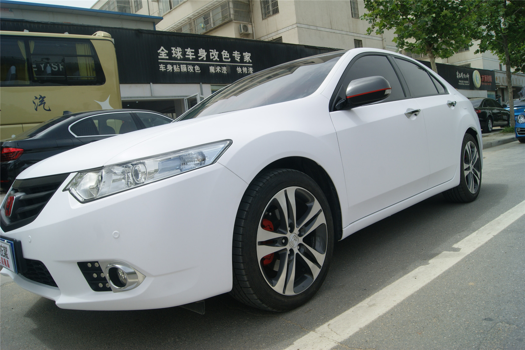 思铂睿改车衣裳亚光白贴膜改色案例欣赏