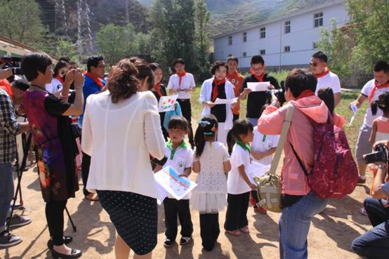 �ᳵ�˴��ݰ�����������Ӧ���������żҿ�ɽ��Сѧ