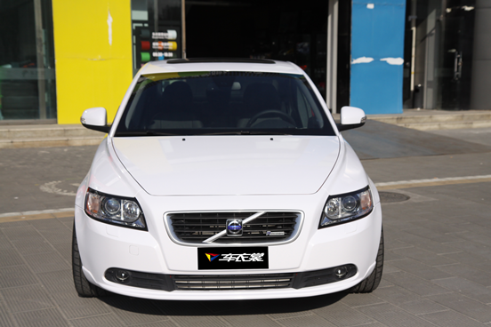 沃尔沃s40全车亮白车身改色案例
