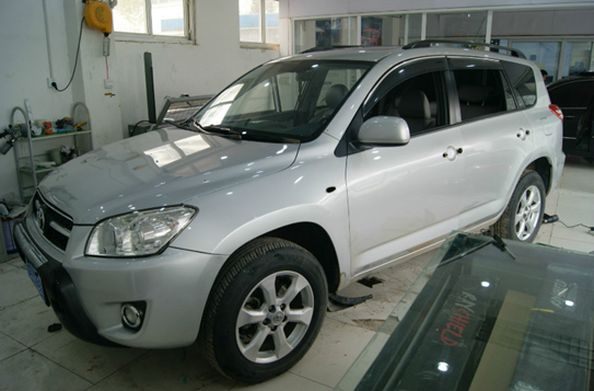 ����RAV4ȫ���ǹ�ͭ������ɫ����