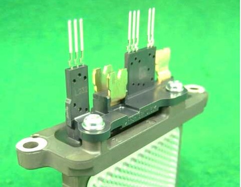 ��ķ�ղ�����������ϵͳ��PHEV��ӦС�������