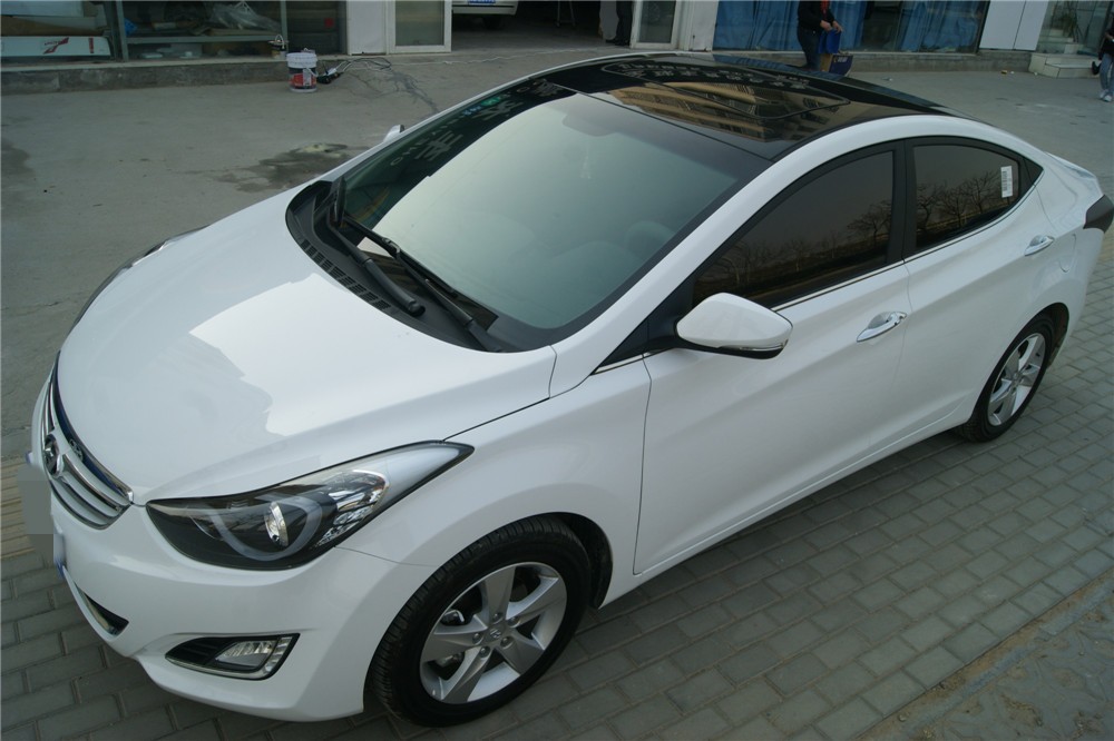 白色现代伊兰特局部贴膜-车顶高光黑效果图