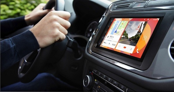 ֧�� CarPlay �� Android Auto��Parrot չʾ RNB6 ���ܳ���ϵͳ
