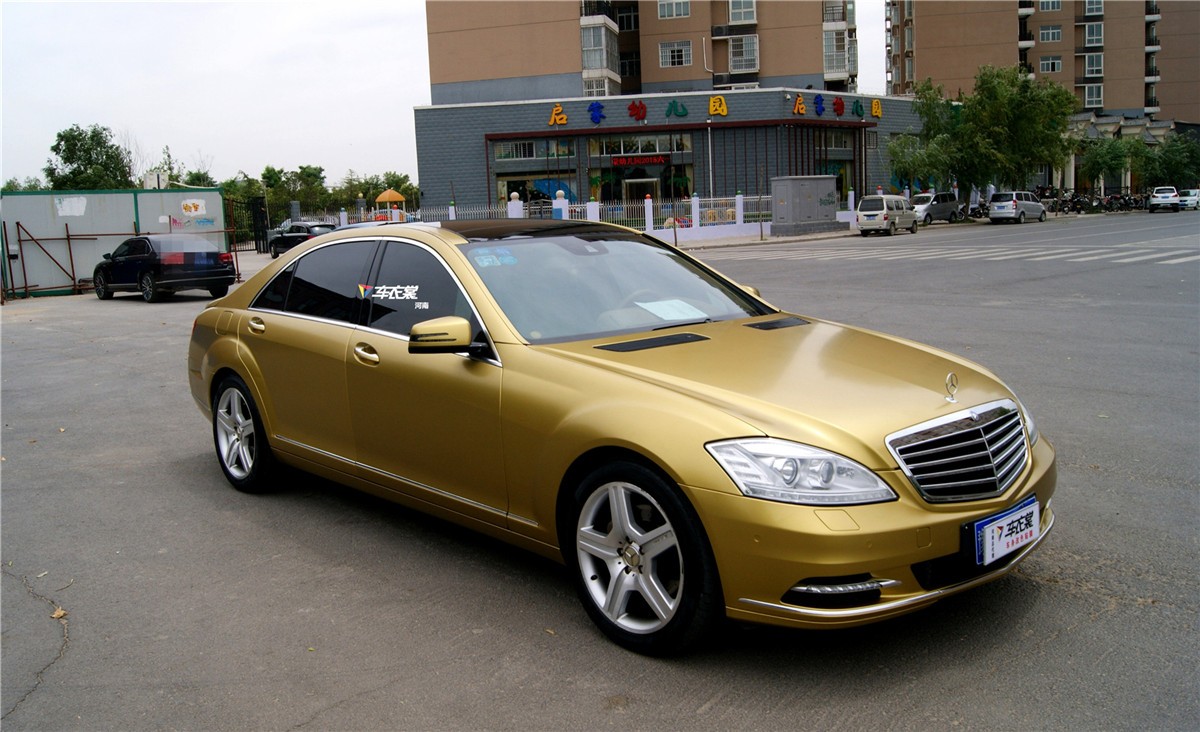奔驰s350l全车金色贴膜效果