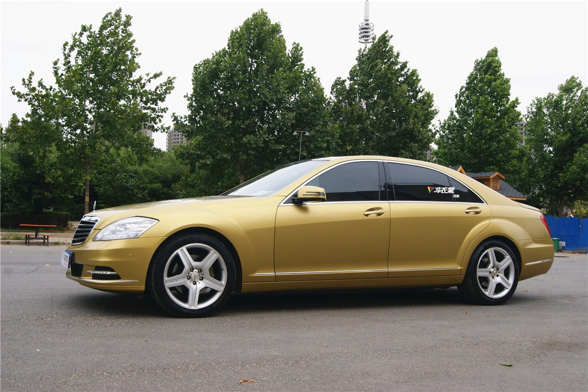 奔驰s350l全车金色贴膜效果