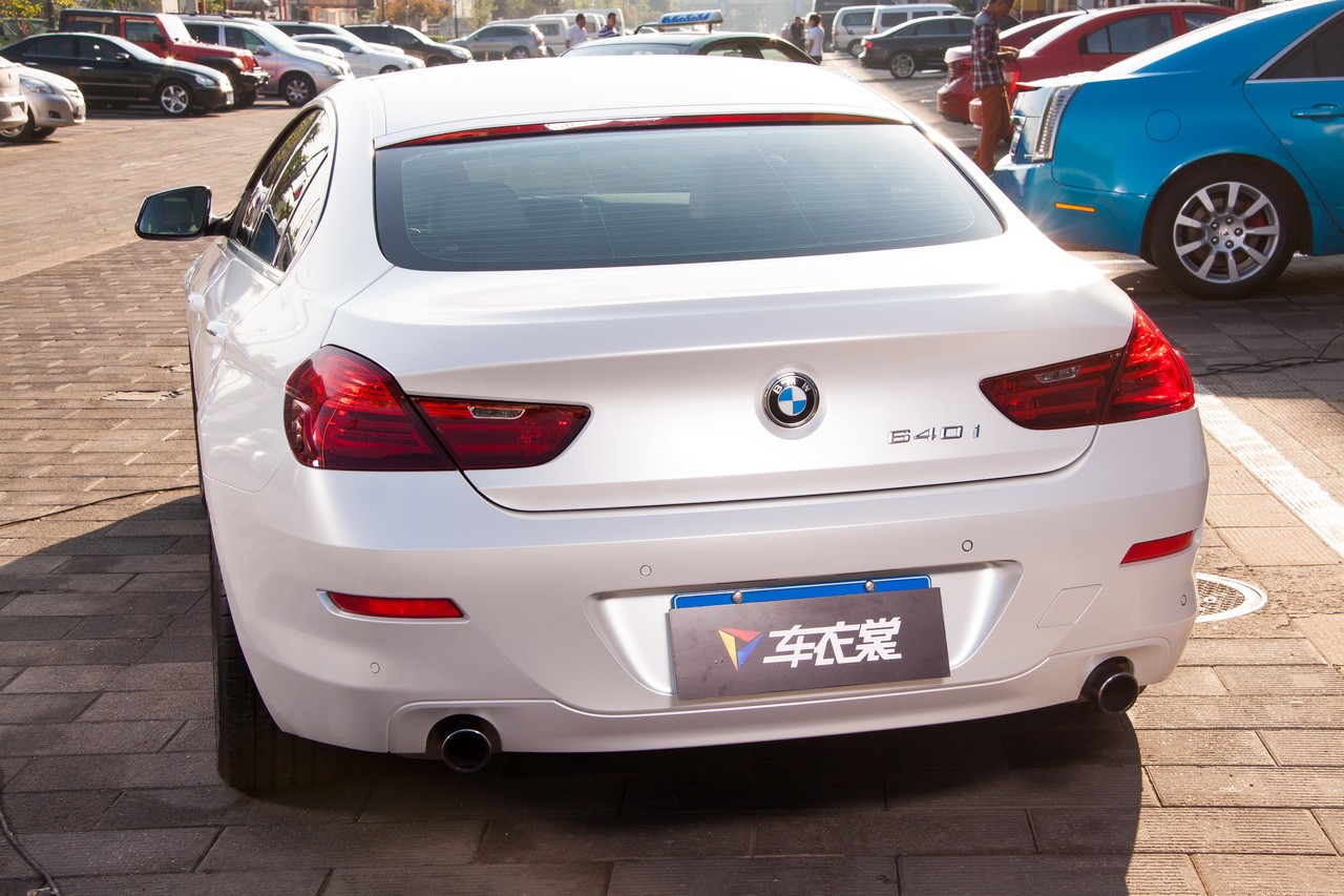 宝马640i汽车改色效果之贝壳白车身贴膜