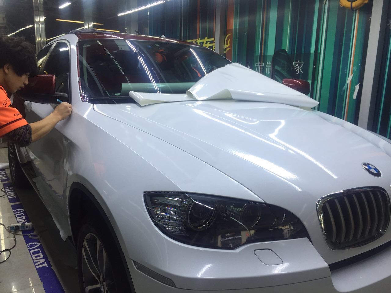 ���������ٻ�������װ��������ᳵӰ�����Ѹ�ɫ��ĤΪ�㻤��