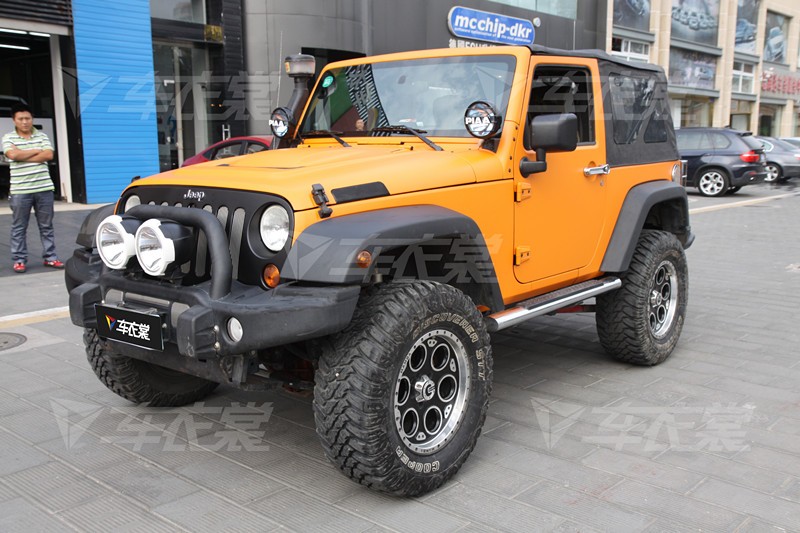 ɧ������     jeep�������ǹ�ȳ�����ɫ��Ĥ