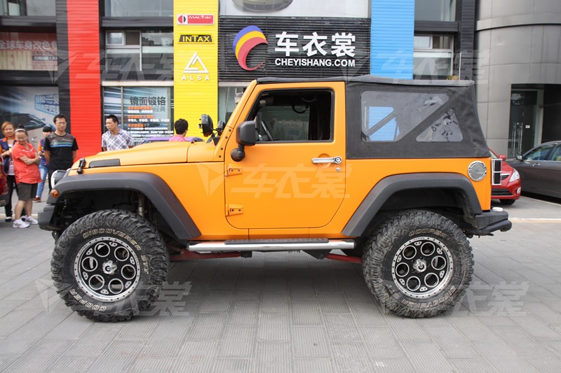 ɧ������     jeep�������ǹ�ȳ�����ɫ��Ĥ