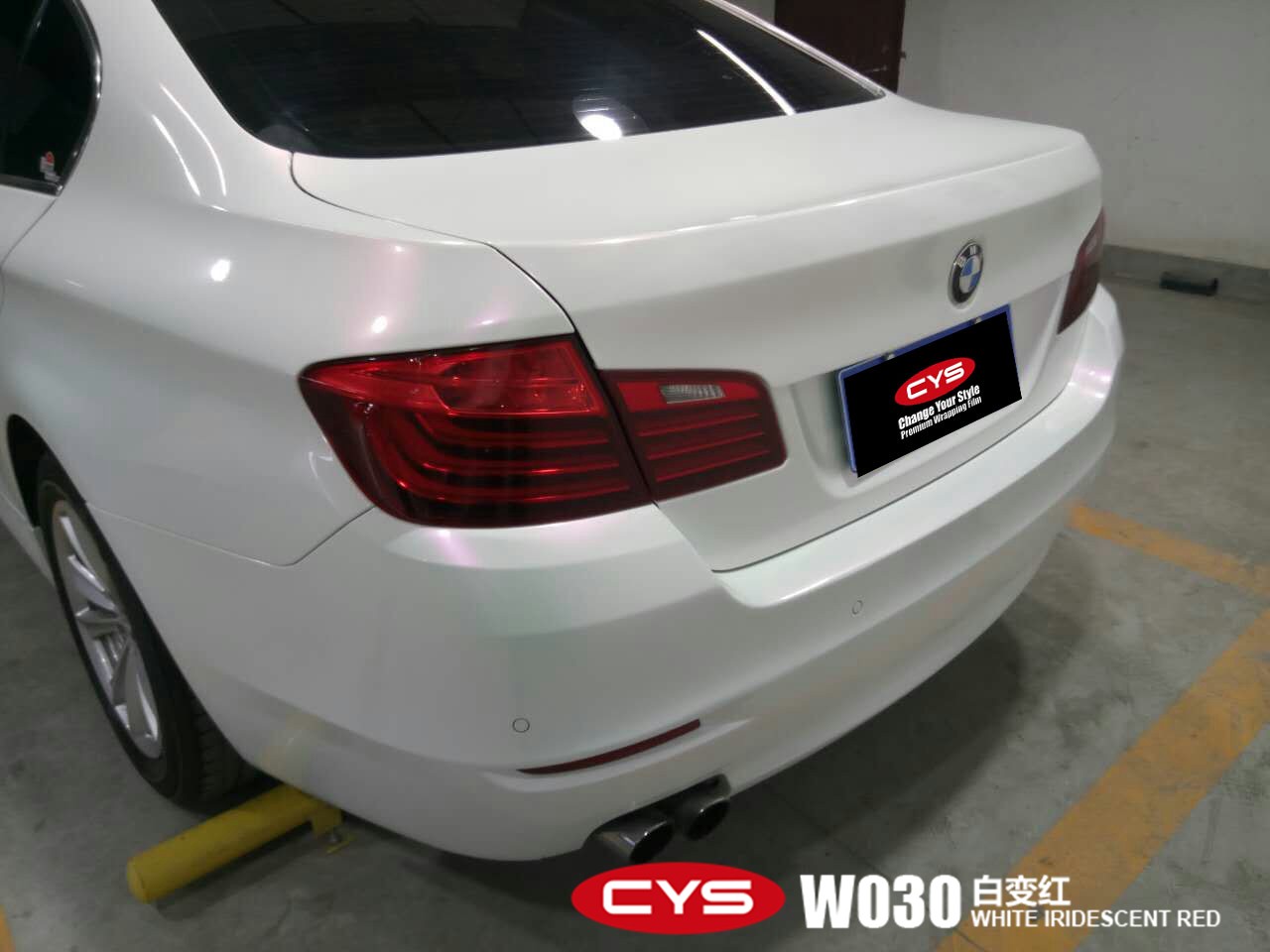 ������̬  ����520Li�ױ�쳵����ɫ��Ĥ