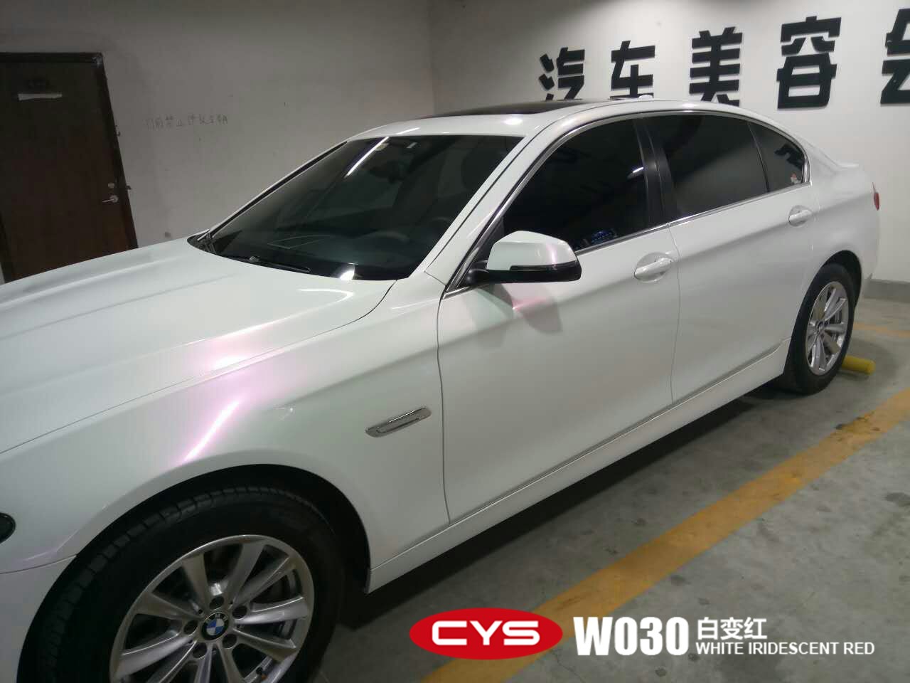 ������̬  ����520Li�ױ�쳵����ɫ��Ĥ