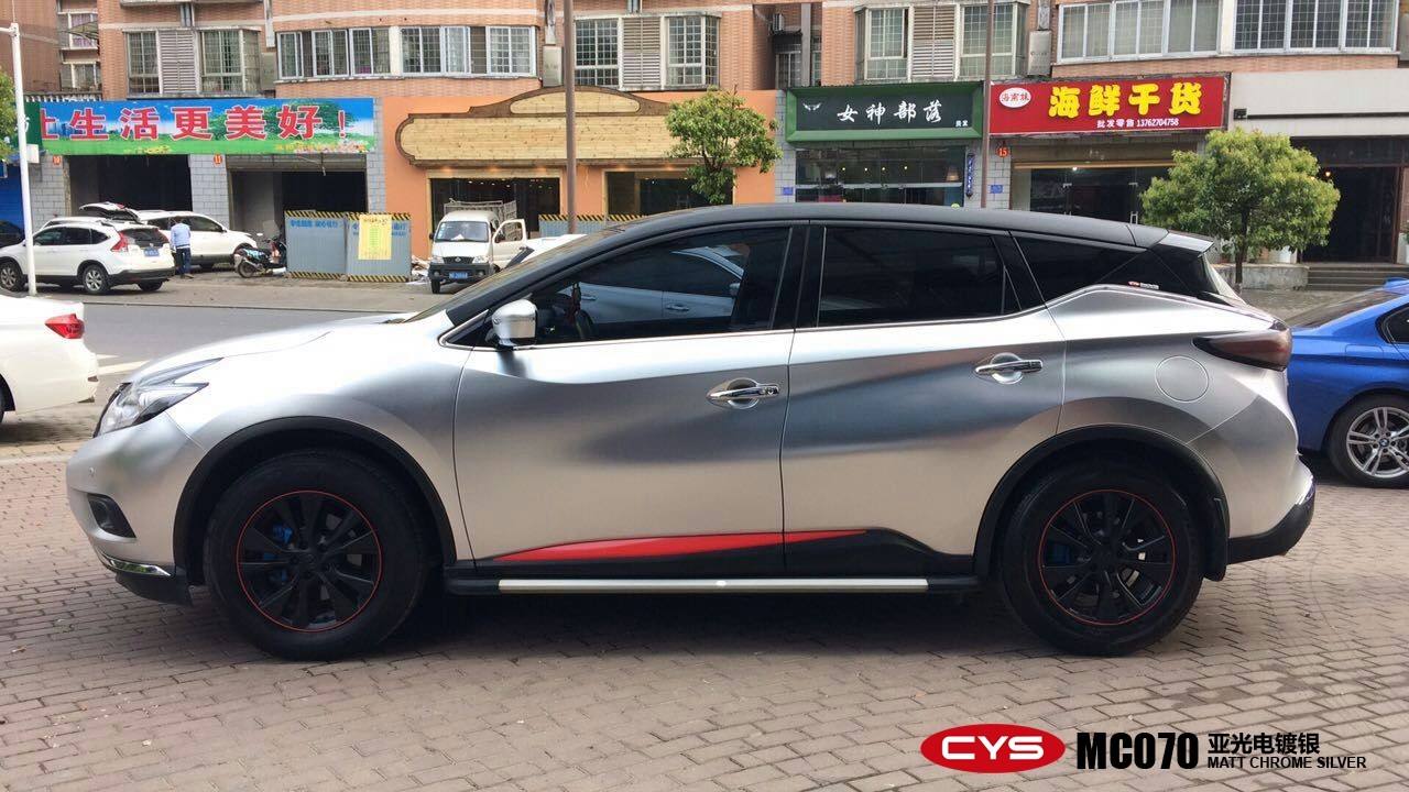 年轻味儿十足 日产楼兰亚光电镀银车身改色贴膜