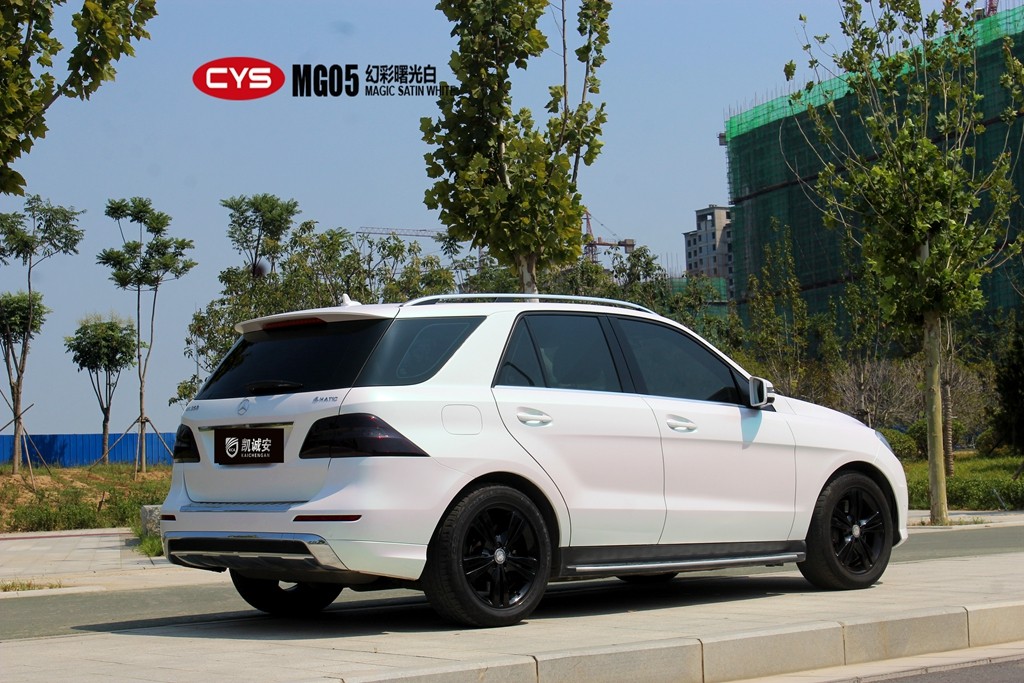 奔驰ml350幻彩曙光白汽车改色贴膜